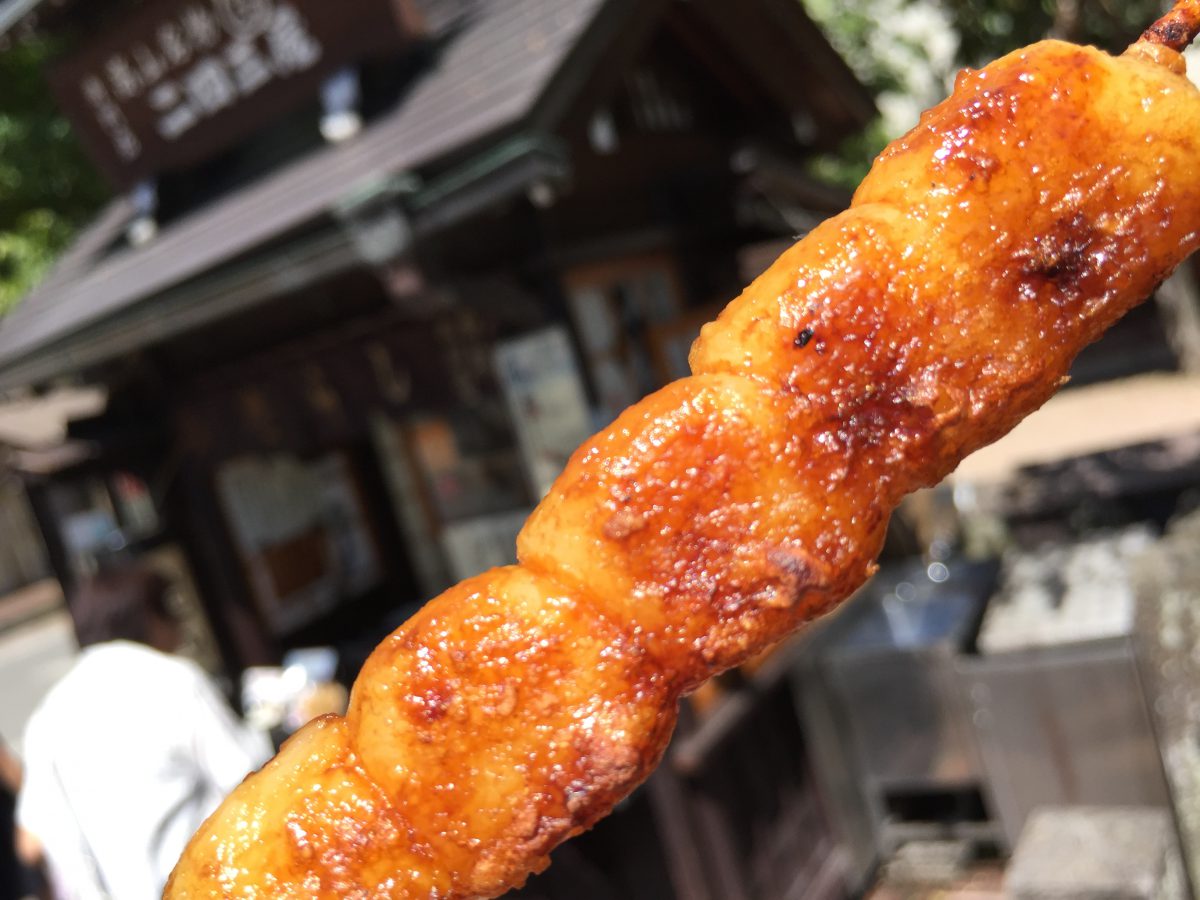 〈観光最前線〉バスガイドさんにお返し中